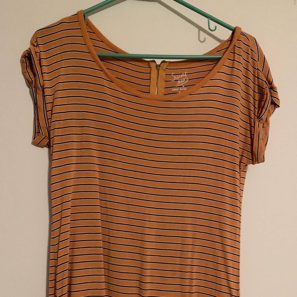 Blue and yellow striped shirt!